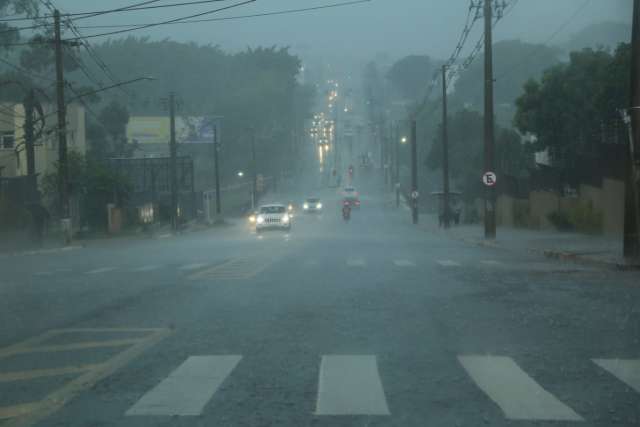 Oito bairros seguem sem energia ap&oacute;s a chuva de ontem na Capital