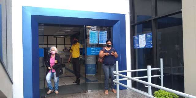 S&aacute;bado chuvoso tem movimento calmo em ag&ecirc;ncias da Caixa 