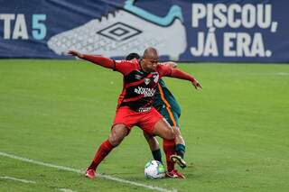 Walter jogador do Athletico-PR durante partida contra o Fluminense no estádio Maracanã pelo campeonato Brasileiro A 2020. (Foto: Estadão Conteúdo)