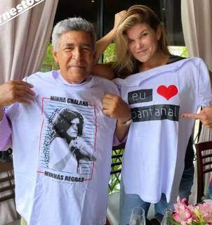 Publicação da atriz mostrando camisetas da marca sul-mato-grossense Capivaral.