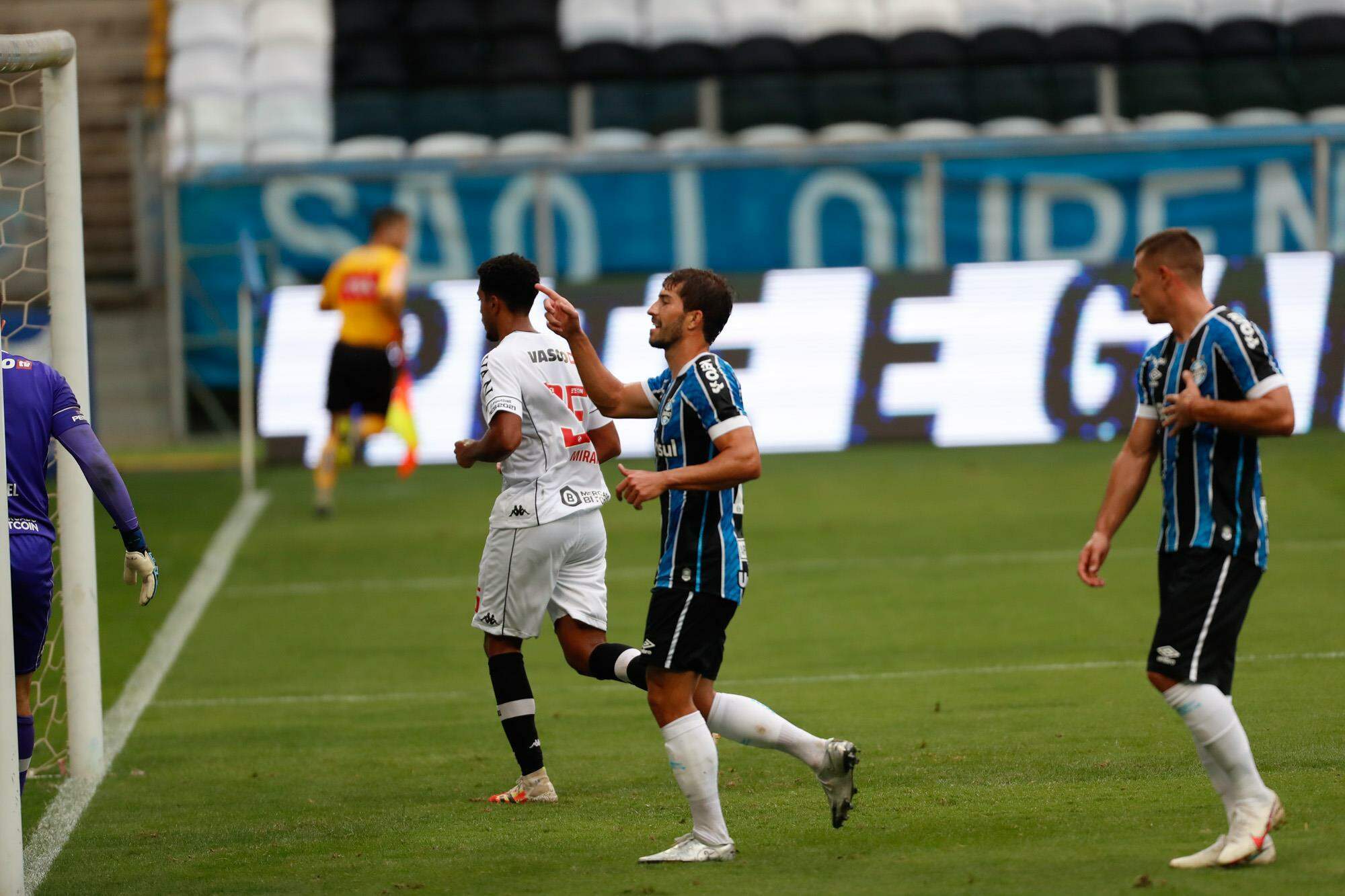 Fez história! Diego Souza marca o gol mais rápido da história da