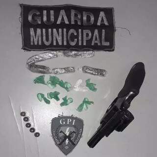 Com cinco munições intactas, arma foi encontrada abandonada no banheiro de festa com 100 pessoas (Foto: Divulgação)