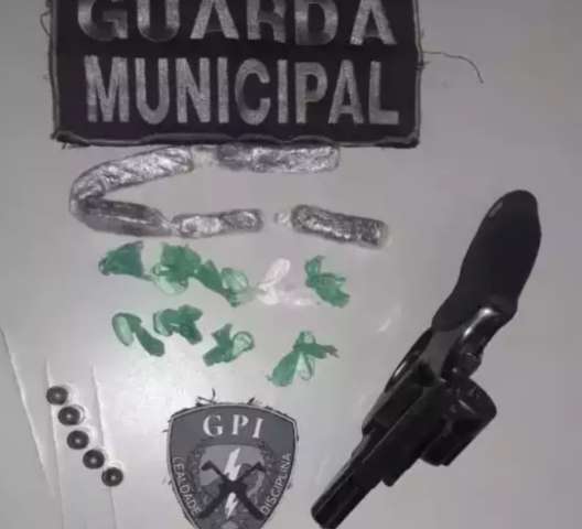 Festa com 100 pessoas encerrada tinha arma e &quot;paradinhas&quot; de maconha