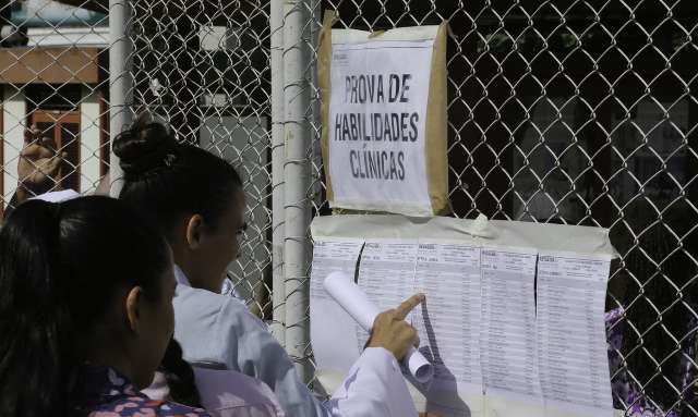 Mais de 15 mil m&eacute;dicos participam do Revalida hoje 