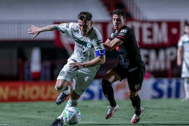 Goi&aacute;s vence Atl&eacute;tico-GO e sonha em escapar da queda no Brasileir&atilde;o 