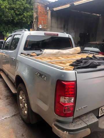 Guincho entrega S10 cheia de maconha em oficina e dono vai preso