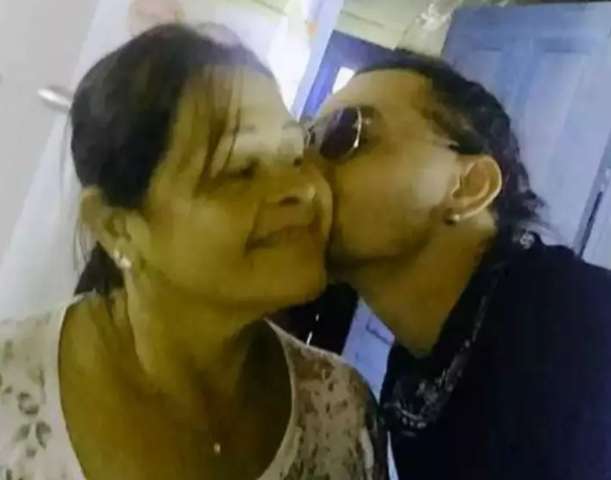 H&aacute; 1 ano, m&atilde;e liga quase todo dia para delegacia que investiga morte de filho