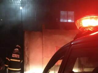 Após ameaçar ex por mensagem, homem põe fogo em apartamento Após ameaçar ex por mensagem, homem põe fogo em apartamento