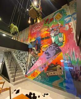 Local é decorado com grafite feito pelo artista Curumex (Foto: Leandro Mastrangelo)