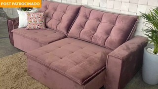 Sofazão Stilo mede 2,75 metros, é retrátil e reclinável, com molas no assento e pillow top, custa só 10 vezes de R$ 299,90. (Foto: Divulgação)