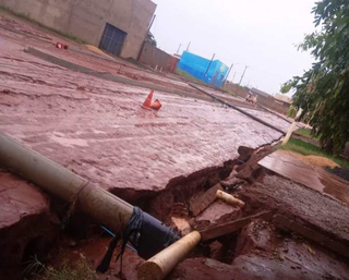 Chuva forte acompanhada por ventos derruba cinco postes de energia el&eacute;trica 