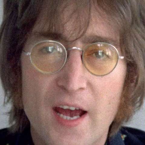 Amigos revivem tributo de 1980 que levou &quot;John Lennon&quot; &agrave; pra&ccedil;a