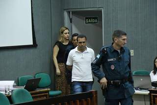 Wantuir (de camiseta branca) no Tribunal do Júri quando foi julgado pela morte da ex-sogra, mãe de Faibana (Foto: arquivo / Rodrigo Kawaminami)