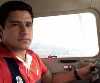 Piloto de avião some na fronteira e família faz velório antes de buscas acabarem Piloto de avião some na fronteira e família faz velório antes de buscas acabarem