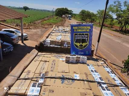 Carretas com destino a MT s&atilde;o apreendidas com R$ 5 milh&otilde;es em cigarros na MS-270