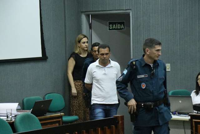 Homem que assassinou a ex passou horas em posto de combust&iacute;vel antes de morrer
