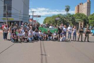 Grupo se reuniu no cruzamento da Avenida Afonso Pena com a Rua 13 de Maio. (Foto: Marcos Maluf) 