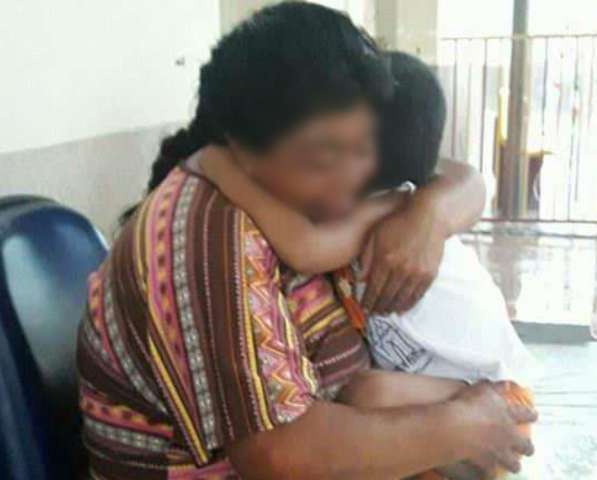 Crian&ccedil;a deixa abrigo ap&oacute;s 5 anos de disputa entre tr&ecirc;s &quot;m&atilde;es&quot;