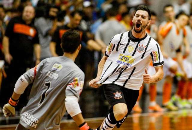 Preso em &ldquo;festinha no ap&ecirc;&rdquo; &eacute; jogador famoso de futsal e ouro no Pan