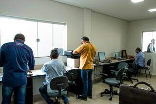 Filiados tem sala de informática equipada com modernos aparelhos (Foto: Divulgação)