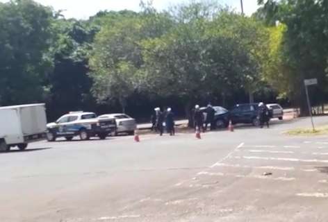 Leitor flagra dois acidentes em mesma rotat&oacute;ria no Parque dos Poderes