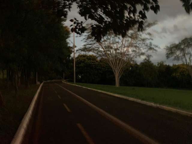 No escuro, trecho do Parque da Na&ccedil;&otilde;es Ind&iacute;genas assusta frequentadores