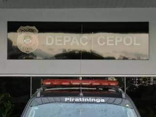 Sogra acha corpo de beb&ecirc; enrolado em toalha durante faxina no quarto da nora 