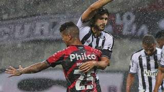 Com gol de Vargas, Atlético-MG supera Athletico-PR e encosta na ponta da tabela Com gol de Vargas, Atlético-MG supera Athletico-PR e encosta na ponta da tabela