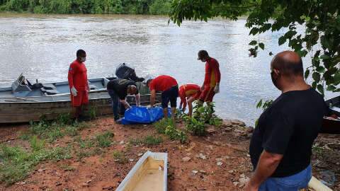 Corpo de pescador &eacute; encontrado a 500 metros de onde desapareceu no Rio Taquari