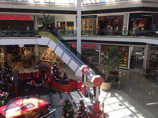 Praça central do Shoppinga Campo Grande no Natal do ano passado. (Foto: Aletheya Alves) 