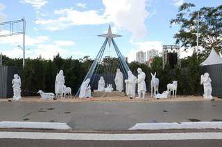 Presépio foi montado em frente à Cidade de Natal, na Afonto Pena. (Foto: Kisie Ainoã)