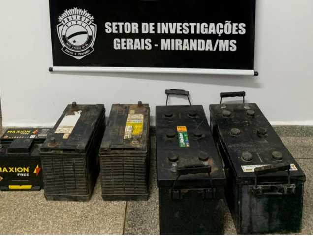 Bando &eacute; preso por furtar baterias de escavadeiras e vender pelo WhatsApp