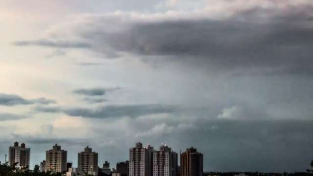 Semana começa com céu fechado anunciando chuva em todo Estado