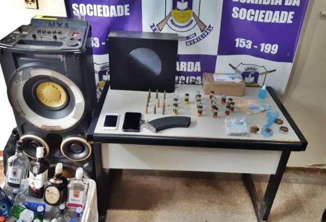 Seis s&atilde;o presos em festa que tinha de maconha a muni&ccedil;&otilde;es de fuzil