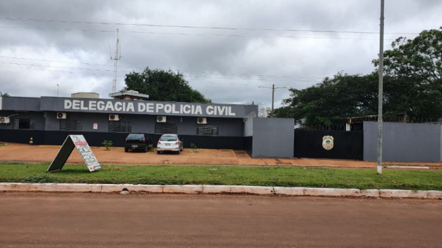 Ferida a tesouradas, idosa decepa dedos de marido para escapar de agress&otilde;es 