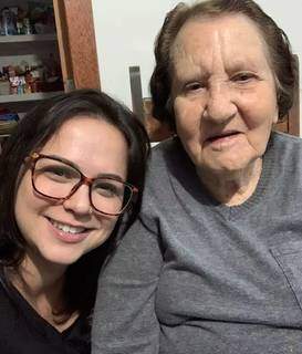 Mariana e a avó, Emma (Foto: Arquivo Pessoal)