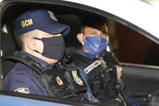 Homens da Guarda durante fisclaização do toque de recolher em Campo Grande. (Foto: arquivo)