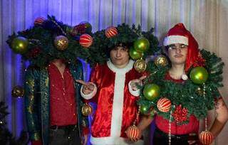 Para Os Alquimistas, a brincadeira musical foi dizer que não vai ter Natal neste ano, não (Foto: Elástica Videografia)