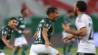 Comemoração dos jogadores após a vitória desta noite. (Foto: Palmeiras/FC) 