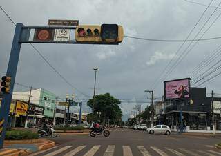 Em dia de recorde nos casos de covid, prefeita amplia horário do comércio Em dia de recorde nos casos de covid, prefeita amplia horário do comércio