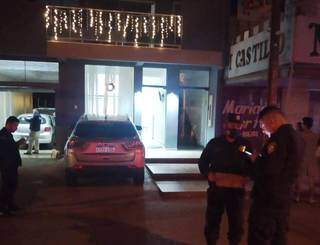 Bandido atira na casa de diretor e deixa carta cobrando visitas em pres&iacute;dio