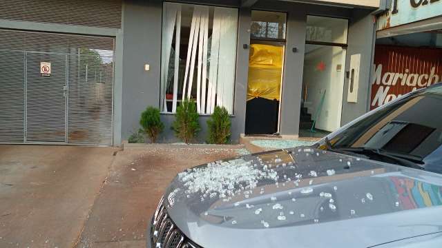 Bandido atira na casa de diretor e deixa carta cobrando visitas em pres&iacute;dio