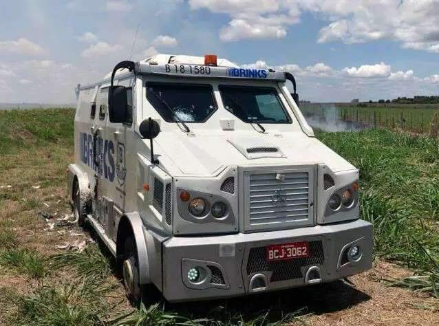 Servidor &eacute; condenado a 22 anos por tentativa de roubo a carro-forte 