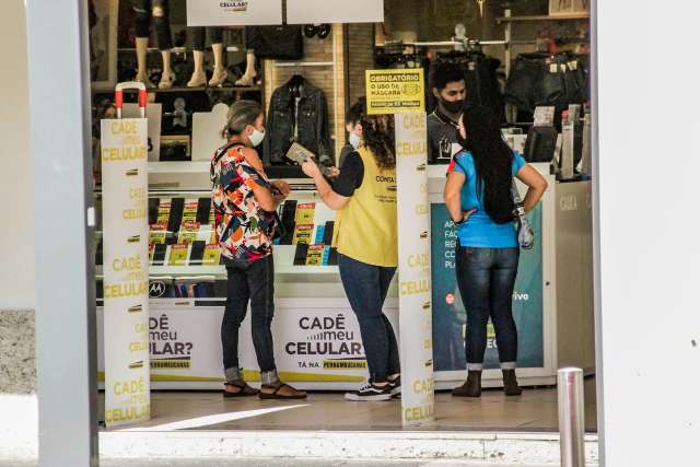 Ap&oacute;s chuva de atestado na dengue, trabalhador na covid tem medo de se afastar