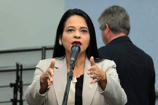 Vereadora Dharleng Campos (MDB) durante sessão na Câmara (Foto: Divulgação - CMCG)