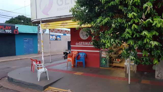 Homem &eacute; baleado em conveni&ecirc;ncia onde caminhoneiro morreu h&aacute; 1 m&ecirc;s