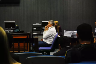 Major Carvalho, de camisa branca, durante julgamento (Foto: Arquivo)