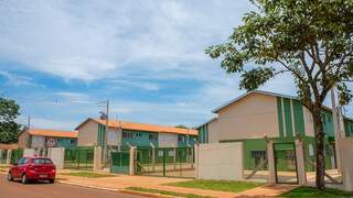 Prefeitura entrega mais de 60 casas para fam&iacute;lias do Residencial In&aacute;polis