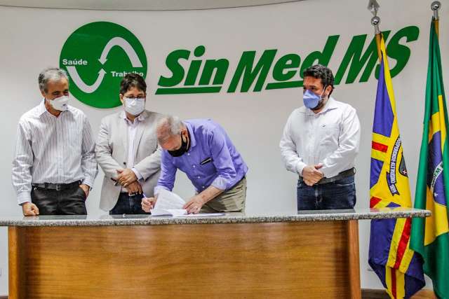 Saúde assina repasse de R$ 11 milhões para Santa Casa pagar médicos