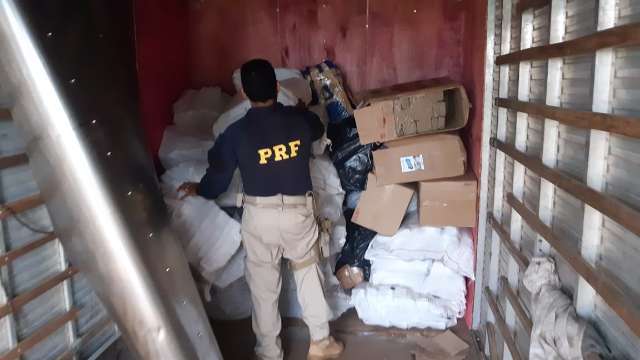 Caminh&atilde;o abandonado escondia mais de 1 tonelada de maconha